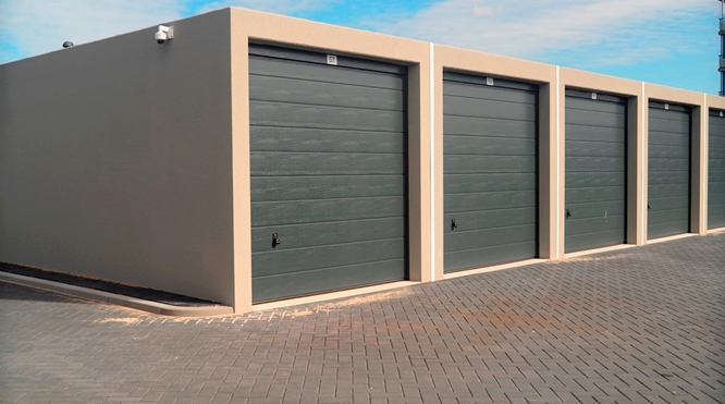 TE HUUR Garagebox Type D (42m2) - € 600,00 incl. 21% btw per maand
